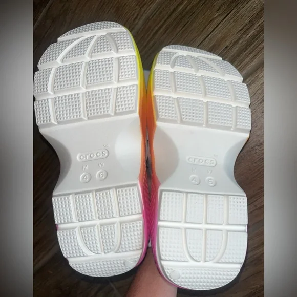 NWT Crocs x Care Bears stomp slide - Picture 5 of 6